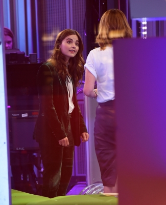 j_the_one_show_282629.jpg