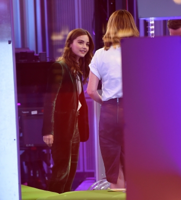 j_the_one_show_282929.jpg