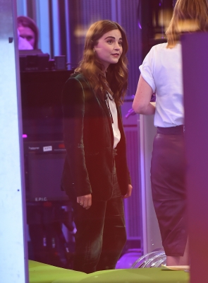 j_the_one_show_283029.jpg